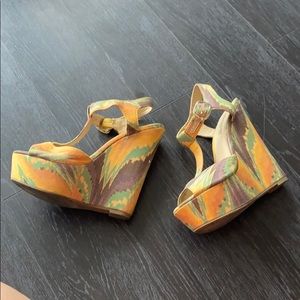 Vintage America wedges Yellow green brown 6M